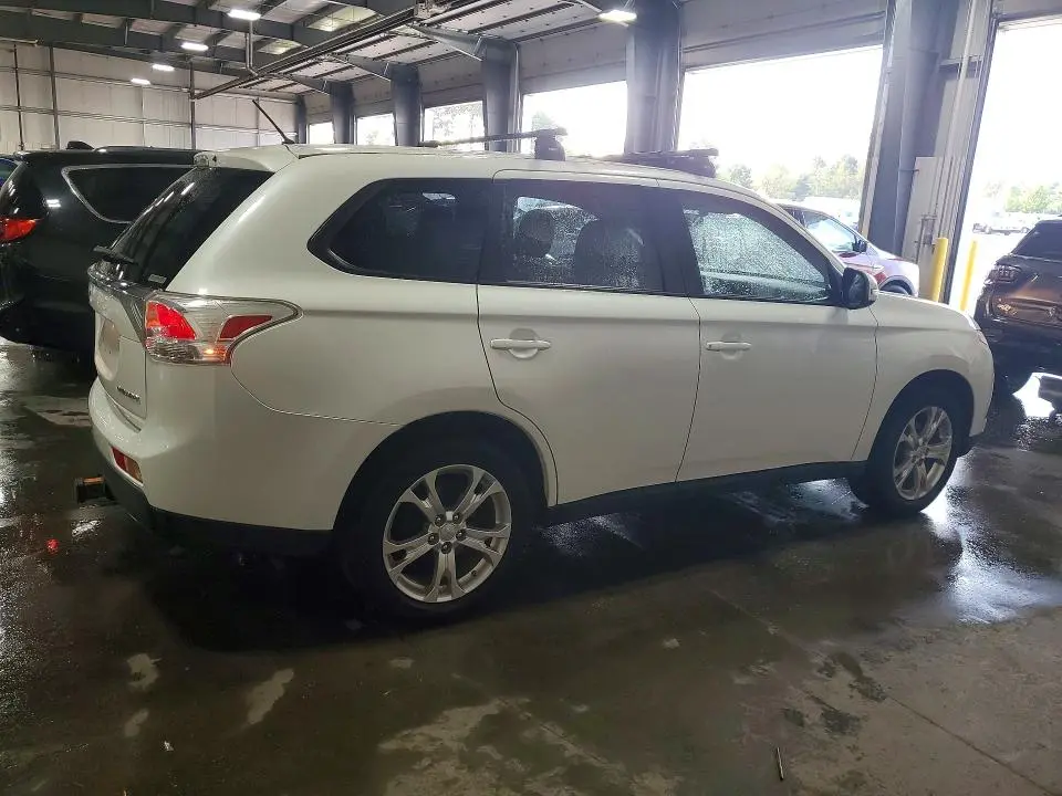 2014 MITSUBISHI OUTLANDER SE  