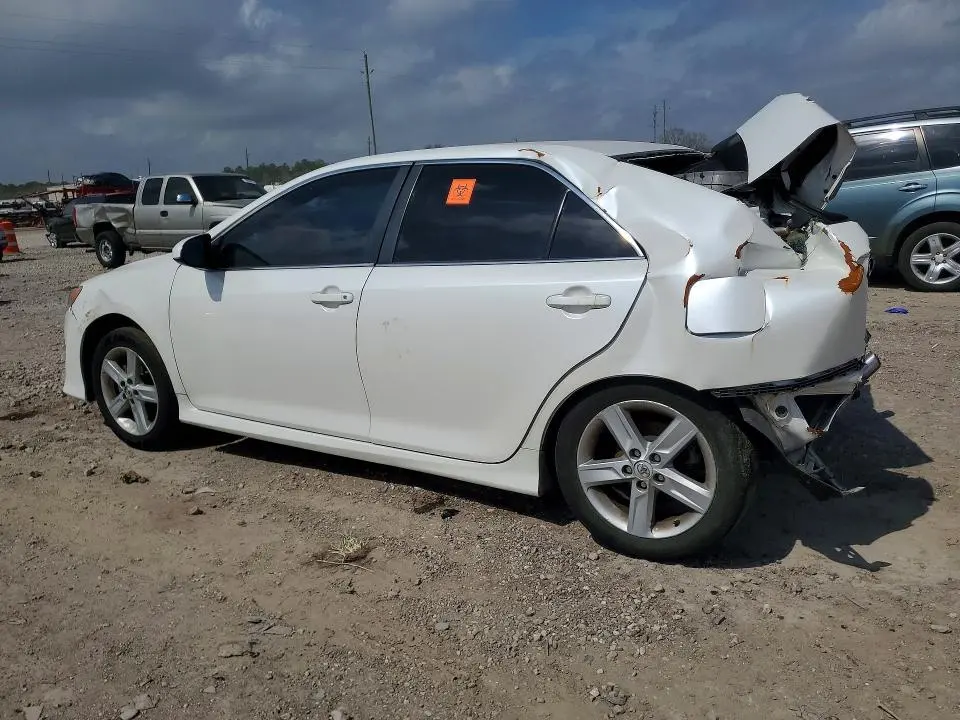 2014 TOYOTA CAMRY SE  