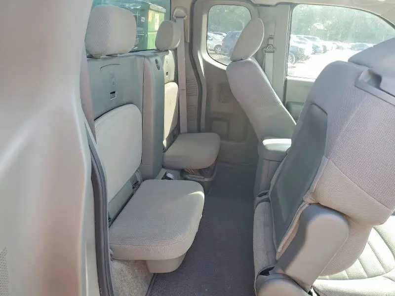 2014 NISSAN FRONTIER S  