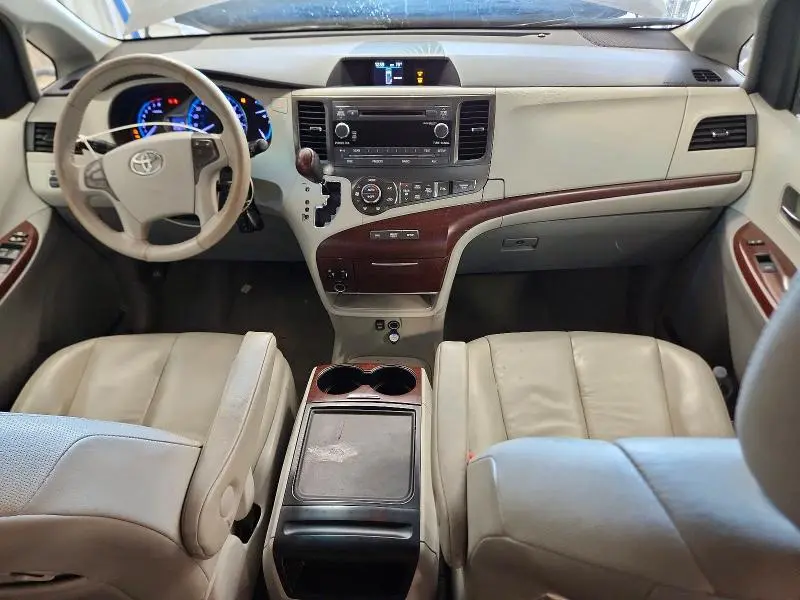 2013 TOYOTA SIENNA XLE 8-PASSENGER  