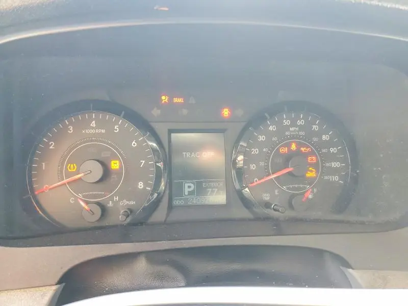 2016 TOYOTA SIENNA LE  