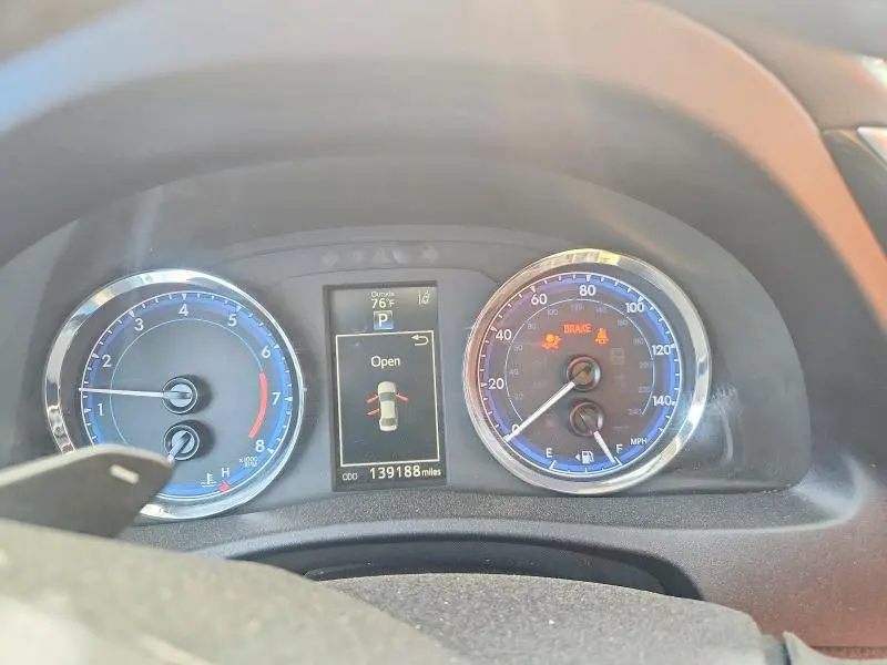 2018 TOYOTA COROLLA SE  
