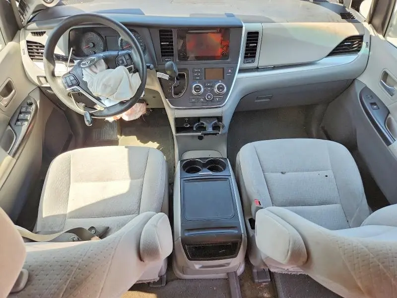 2015 TOYOTA SIENNA LE  