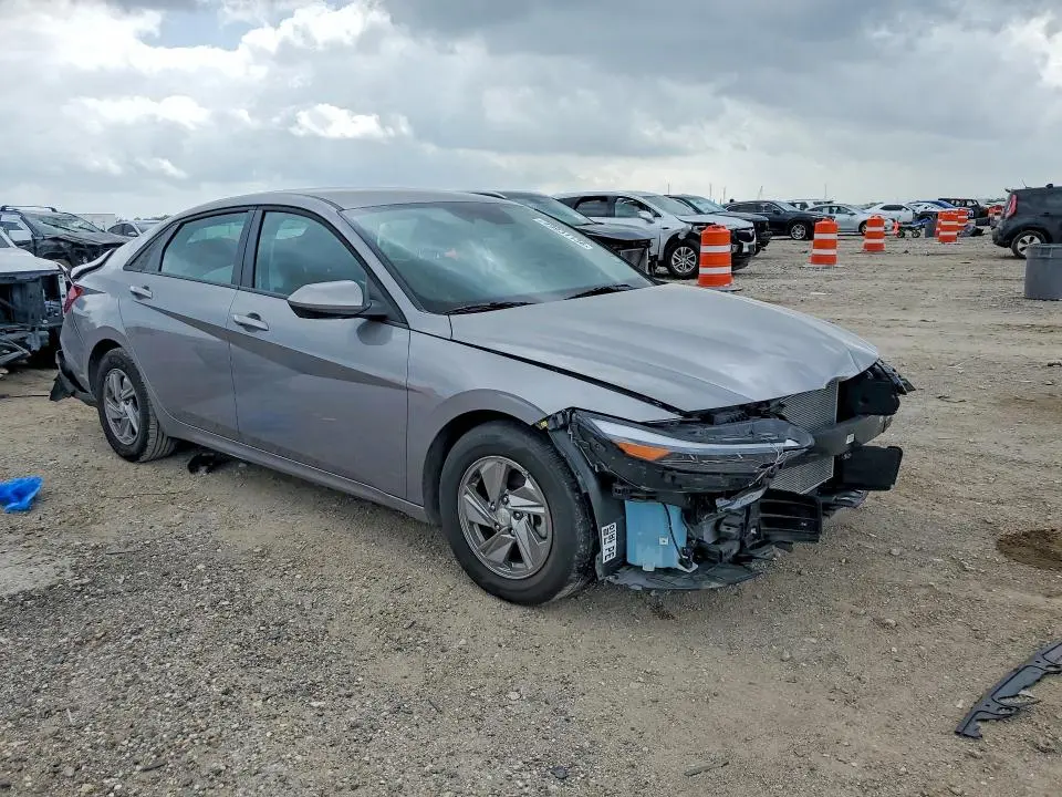 2025 HYUNDAI ELANTRA SE  