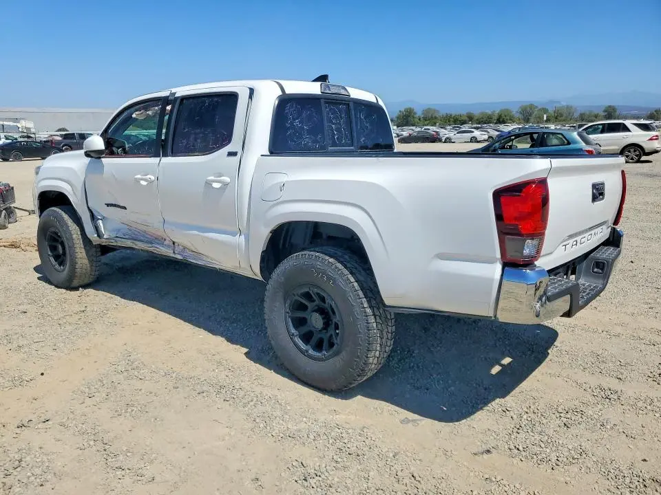 2018 TOYOTA TACOMA SR5  