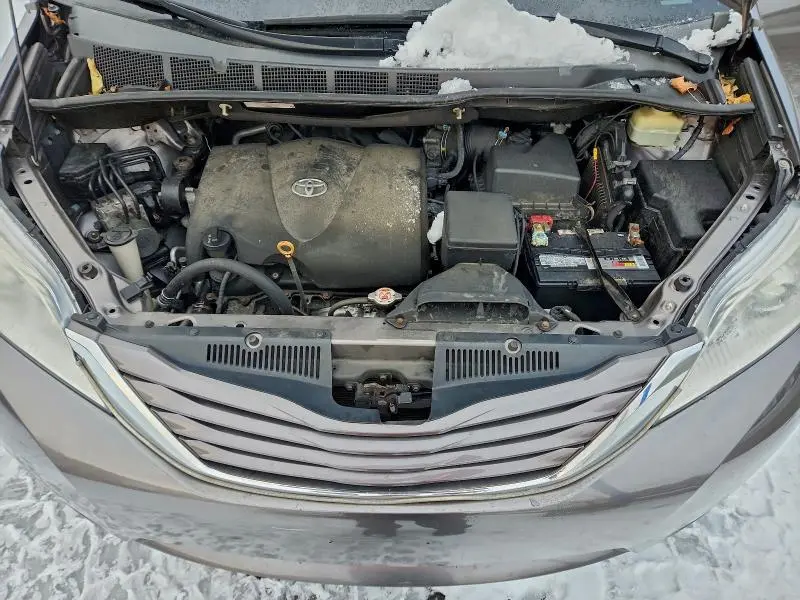 2017 TOYOTA SIENNA LE  