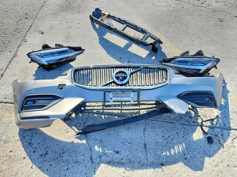 2021 VOLVO S60 T6 MOMENTUM  
