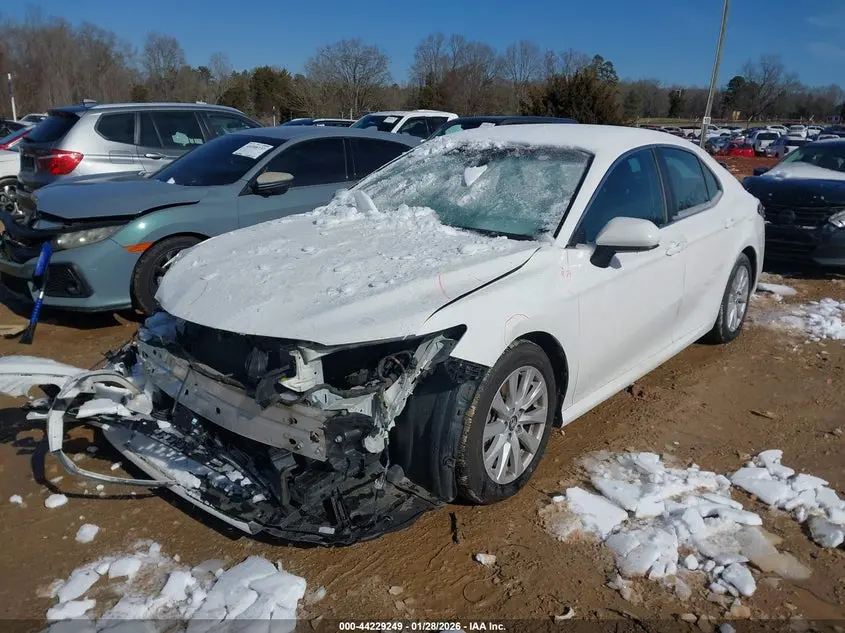 2018 TOYOTA CAMRY LE