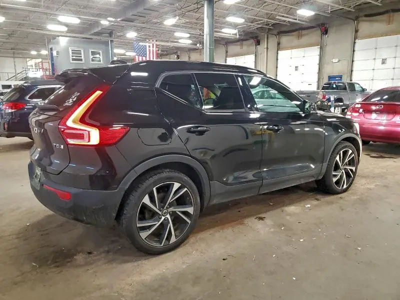 2021 VOLVO XC40 T5 R-DESIGN  