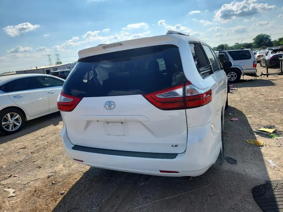 2015 TOYOTA SIENNA LE  
