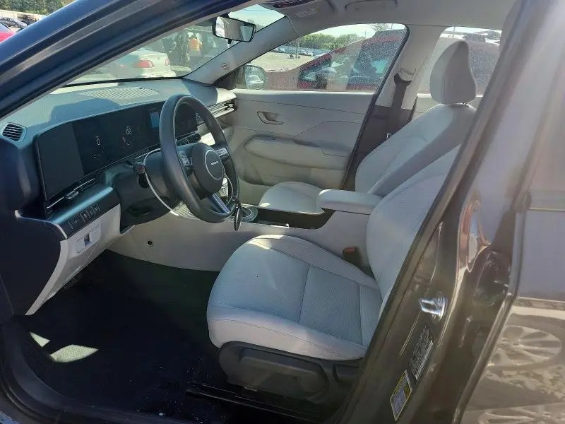 2025 HYUNDAI KONA SE  