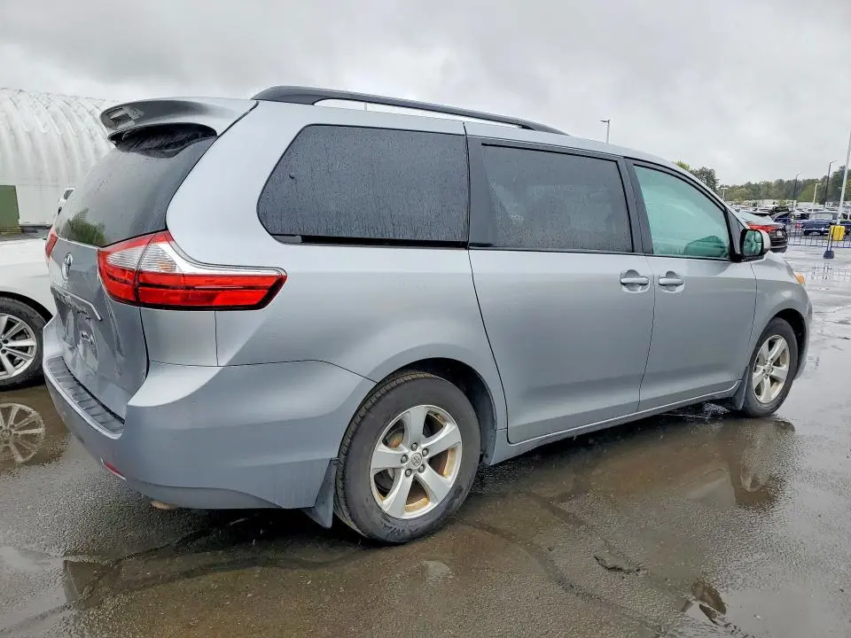 2017 TOYOTA SIENNA LE  