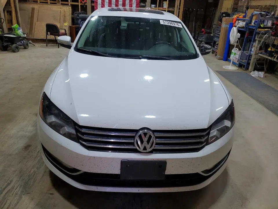 2015 VOLKSWAGEN PASSAT SE  
