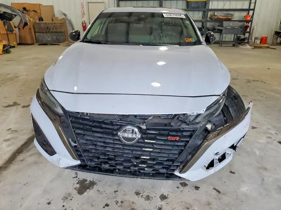 2023 NISSAN ALTIMA SR  