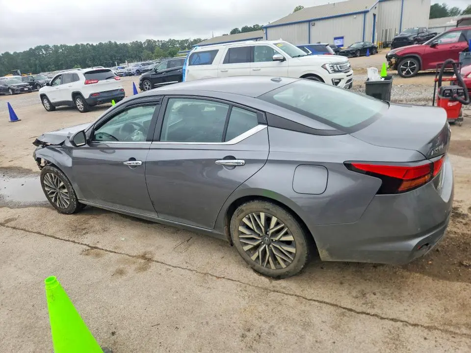2024 NISSAN ALTIMA SV  