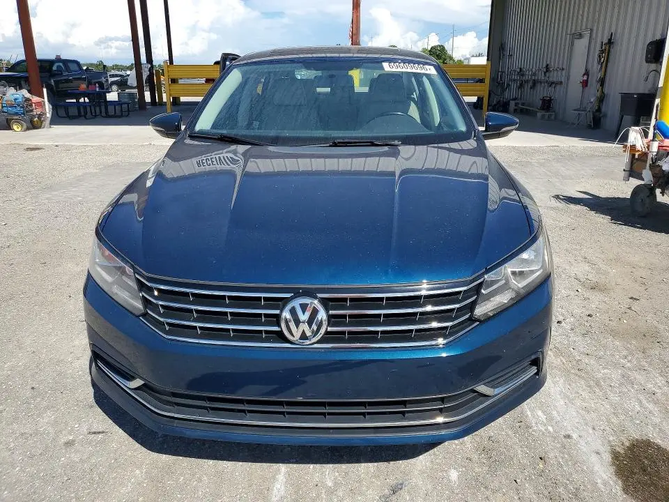 2018 VOLKSWAGEN PASSAT SE  