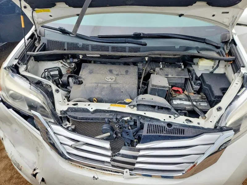 2015 TOYOTA SIENNA LIMITED PREMIUM 7-PASSENGER  