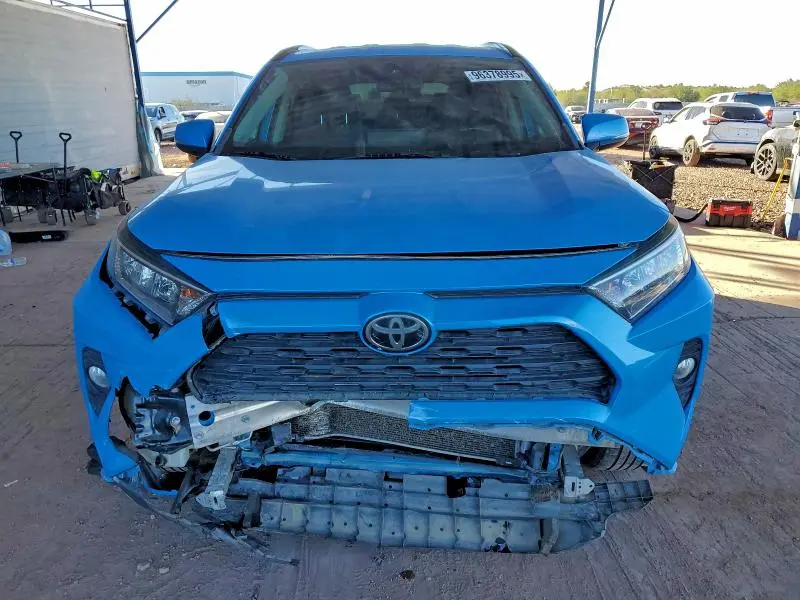 2021 TOYOTA RAV4 XLE  