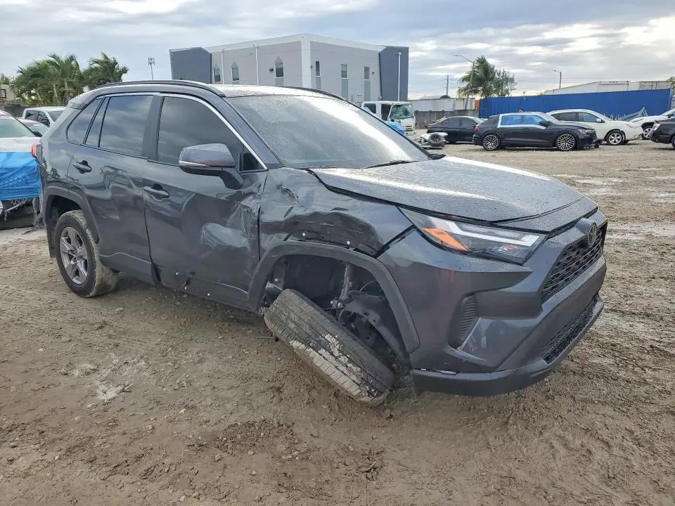 2024 TOYOTA RAV4 XLE  