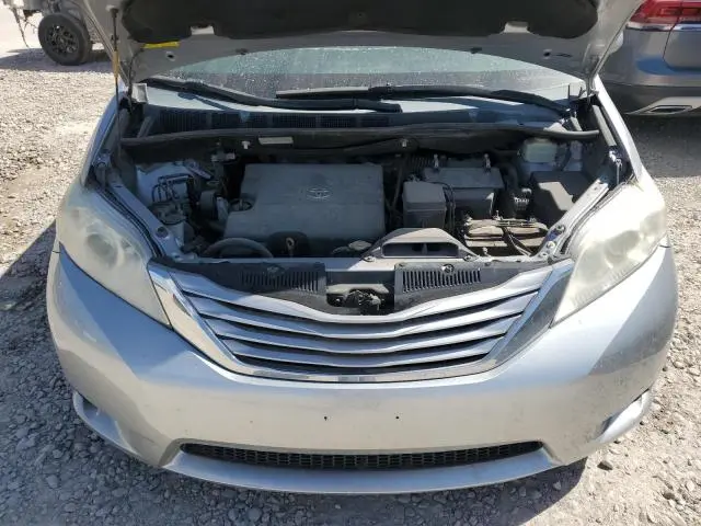 2015 TOYOTA SIENNA LE  