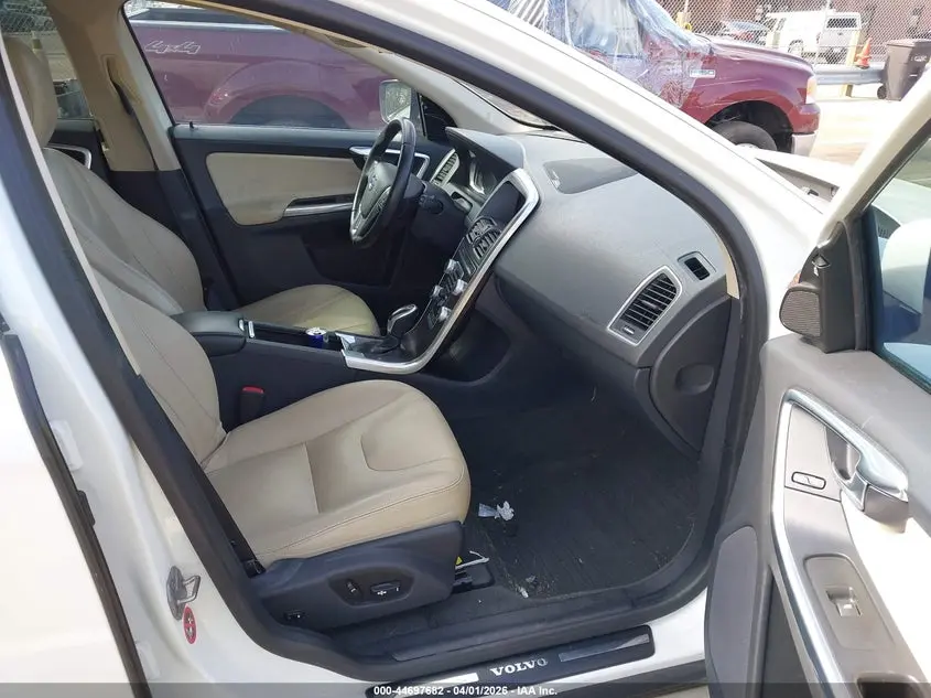 2016 VOLVO XC60 T5 DRIVE-E PLATINUM