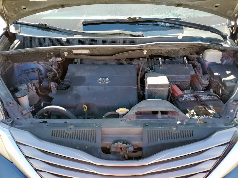 2015 TOYOTA SIENNA XLE  