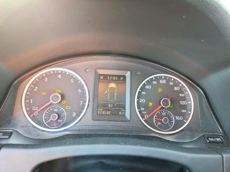 2010 VOLKSWAGEN TIGUAN S  