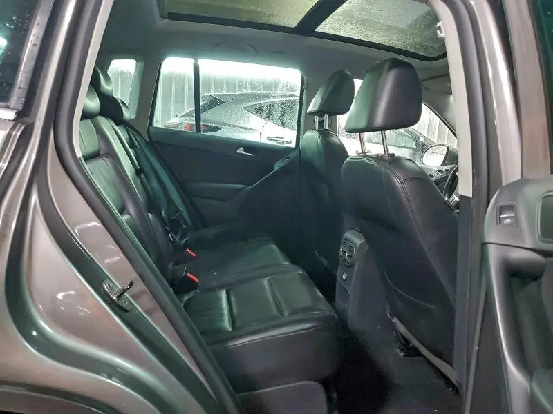 2011 VOLKSWAGEN TIGUAN S  