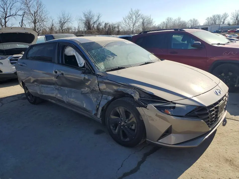 2021 HYUNDAI ELANTRA 4D   