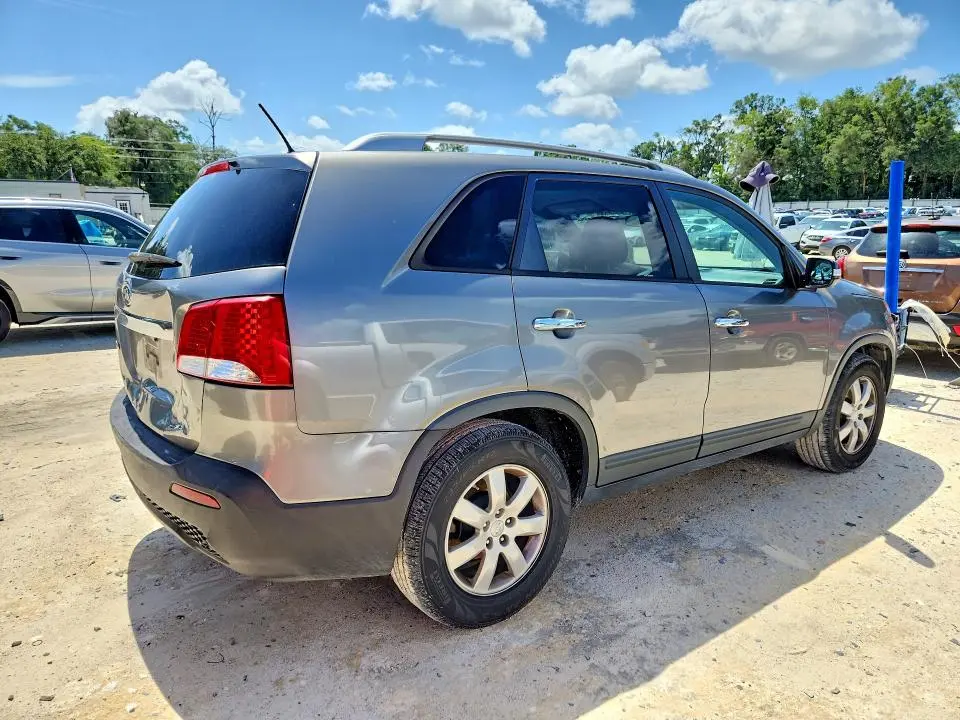 2013 KIA SORENTO LX  