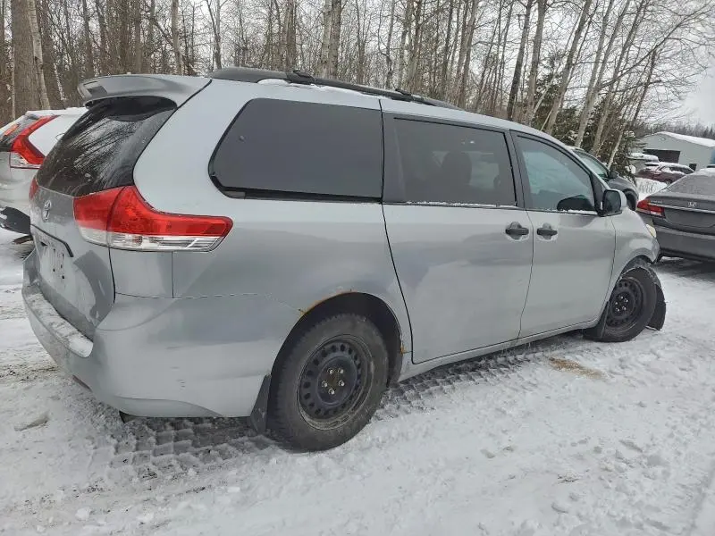 2011 TOYOTA SIENNA   