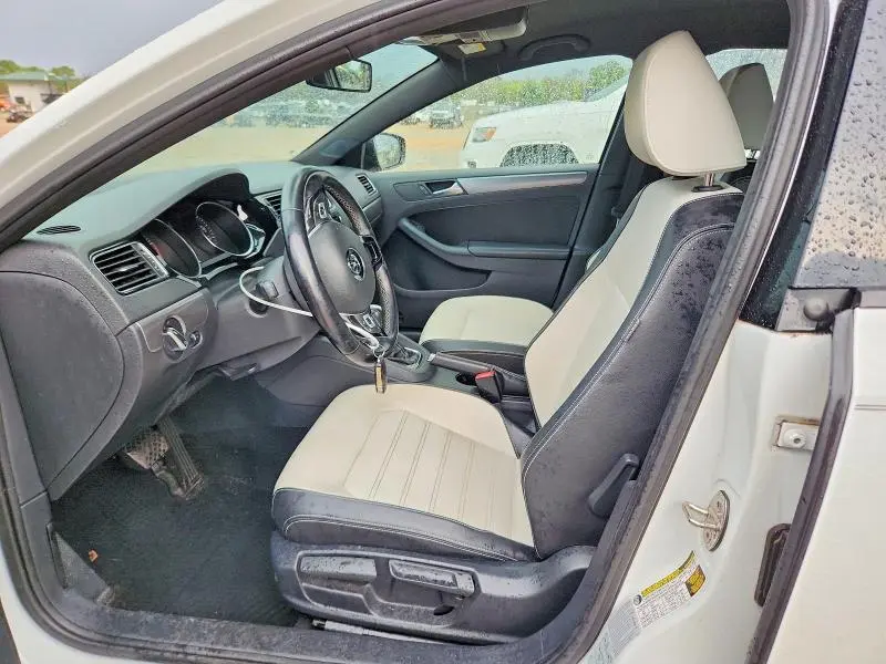 2016 VOLKSWAGEN JETTA SPORT  