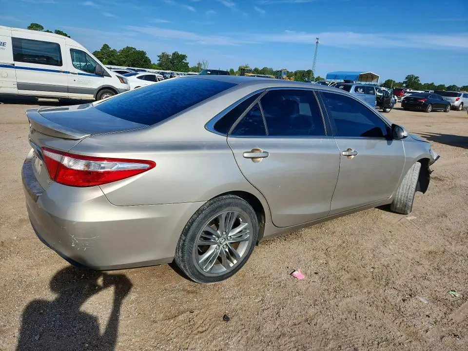 2017 TOYOTA CAMRY SE  