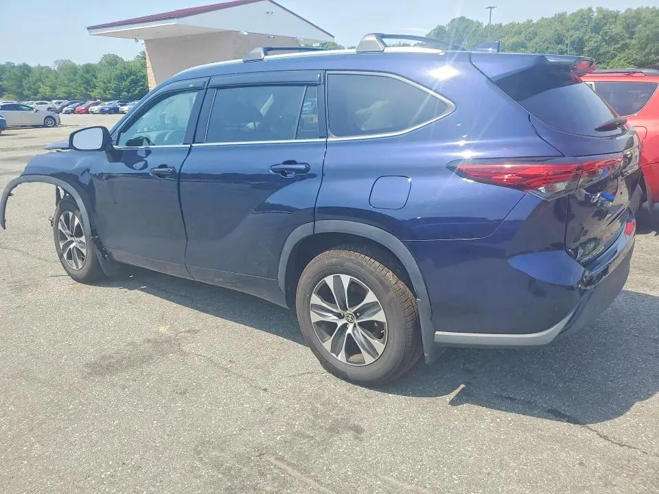 2021 TOYOTA HIGHLANDER XLE  