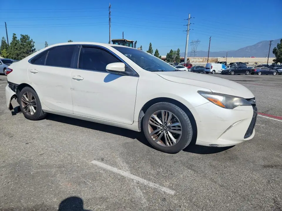 2017 TOYOTA CAMRY SE  
