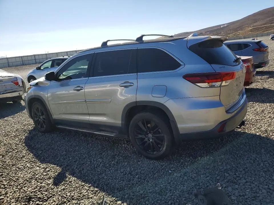 2019 TOYOTA HIGHLANDER SE  