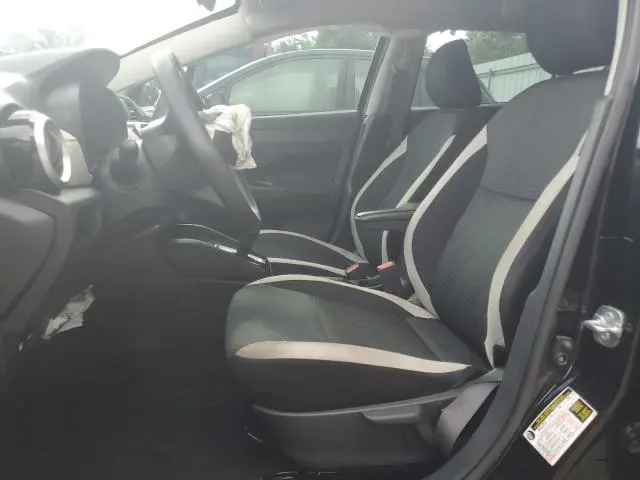 2022 NISSAN VERSA SV  