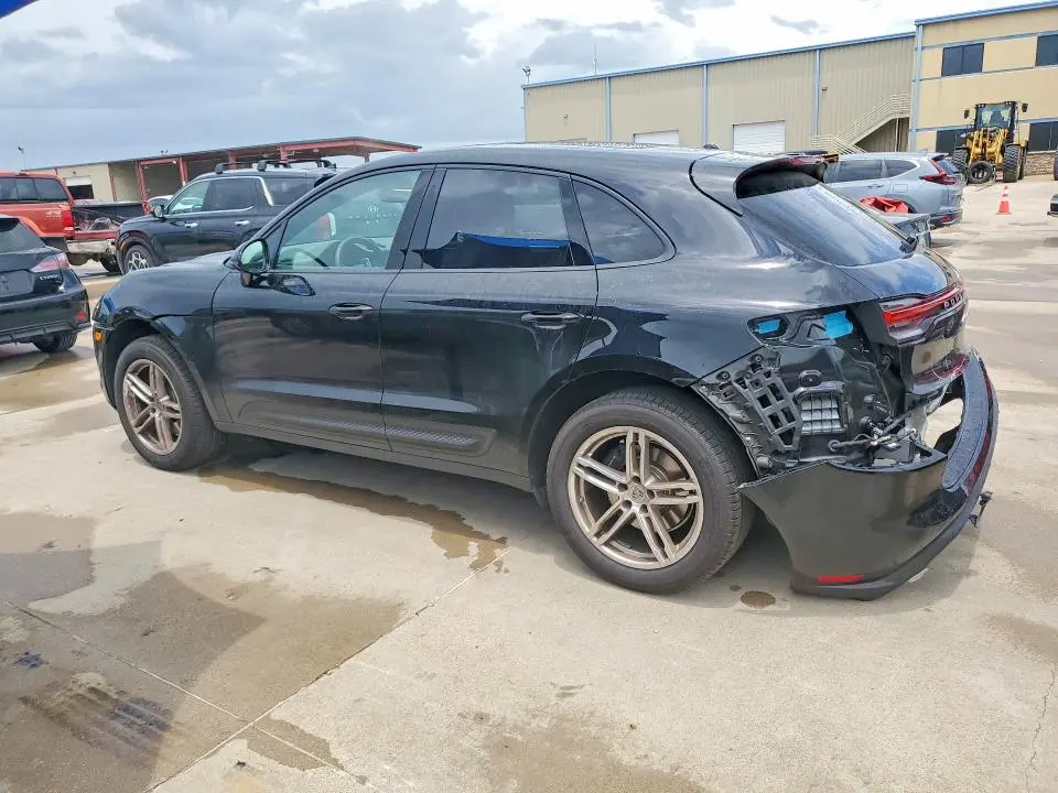 2025 PORSCHE MACAN BASE  