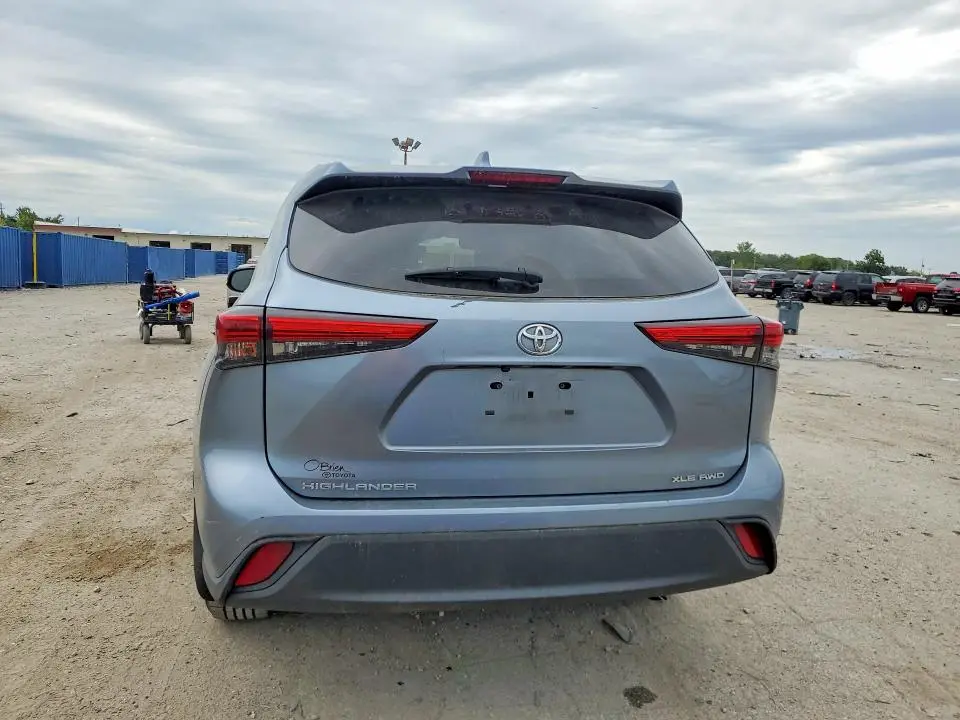 2021 TOYOTA HIGHLANDER XLE  