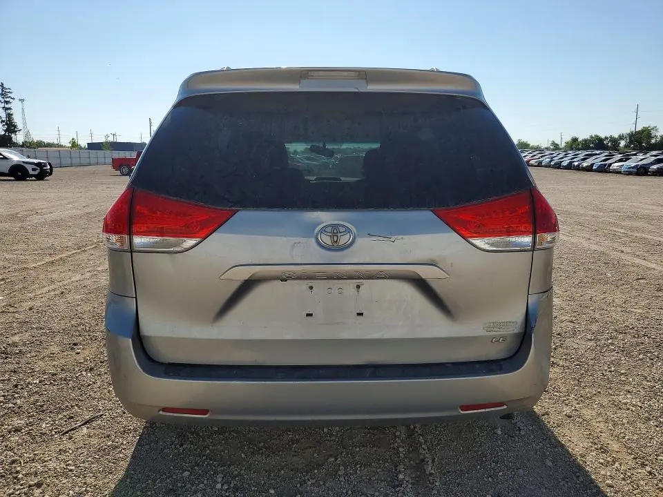 2011 TOYOTA SIENNA LE  