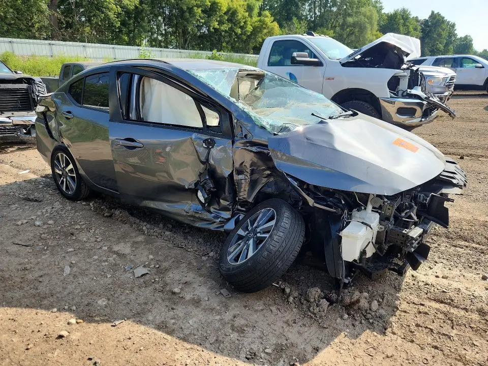 2023 NISSAN VERSA SV  