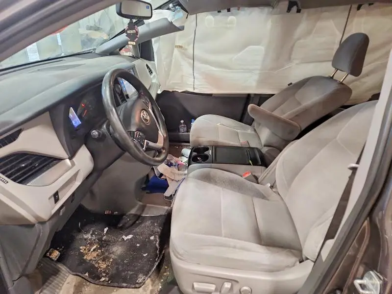 2016 TOYOTA SIENNA LE 8-PASSENGER  