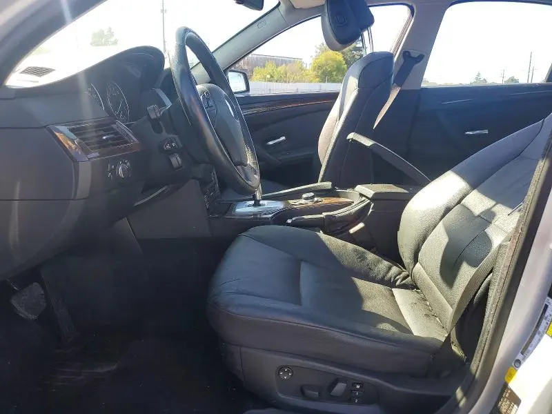 2010 BMW 528 XI  