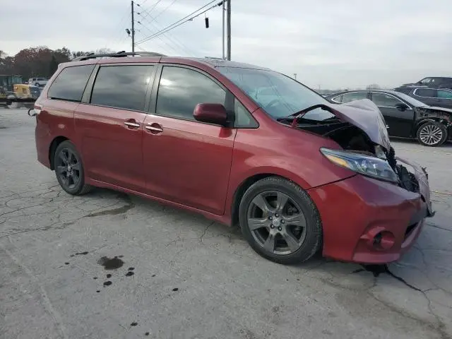 2017 TOYOTA SIENNA SE  