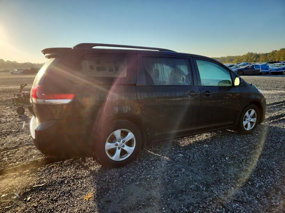 2011 TOYOTA SIENNA LE  