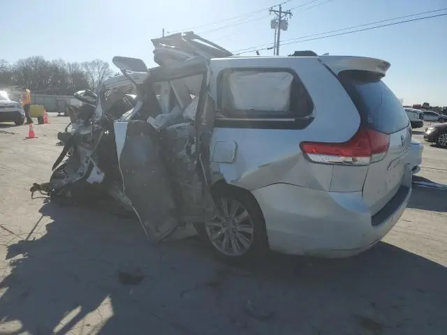 2012 TOYOTA SIENNA XLE  