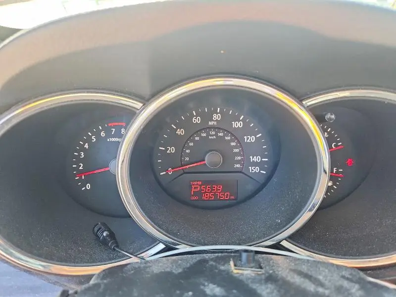 2011 KIA SORENTO LX  