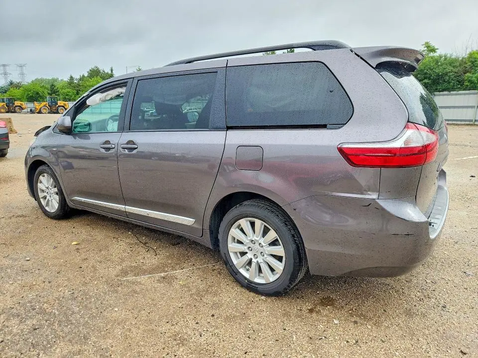 2017 TOYOTA SIENNA LE  