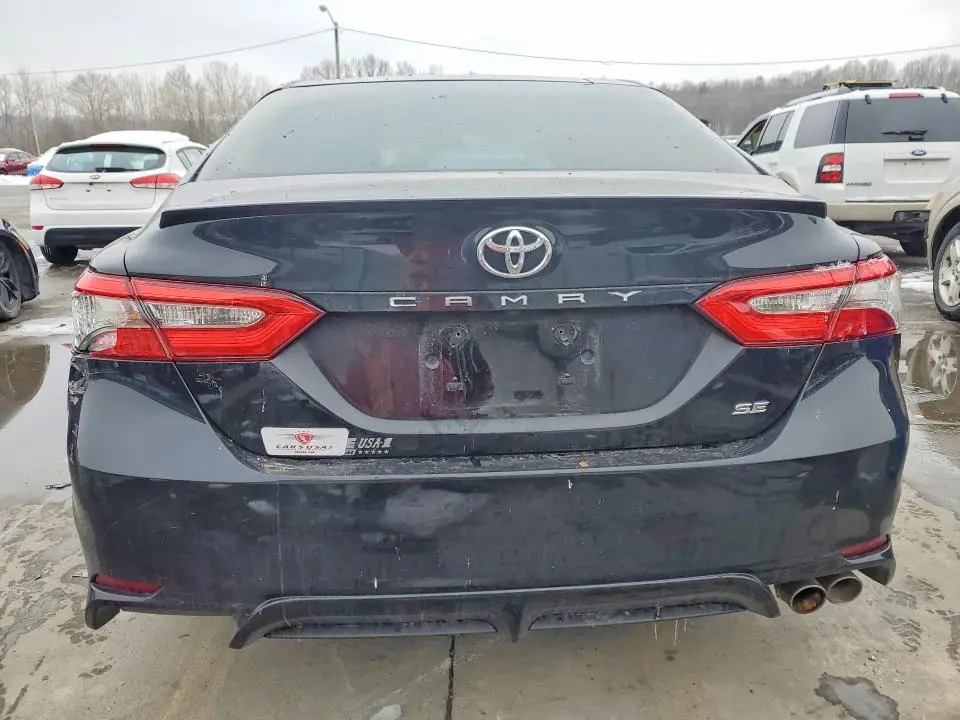 2018 TOYOTA CAMRY SE  