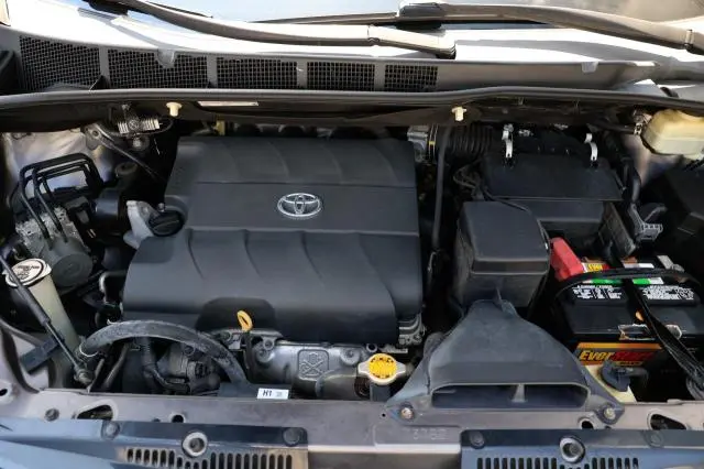 2016 TOYOTA SIENNA SE  